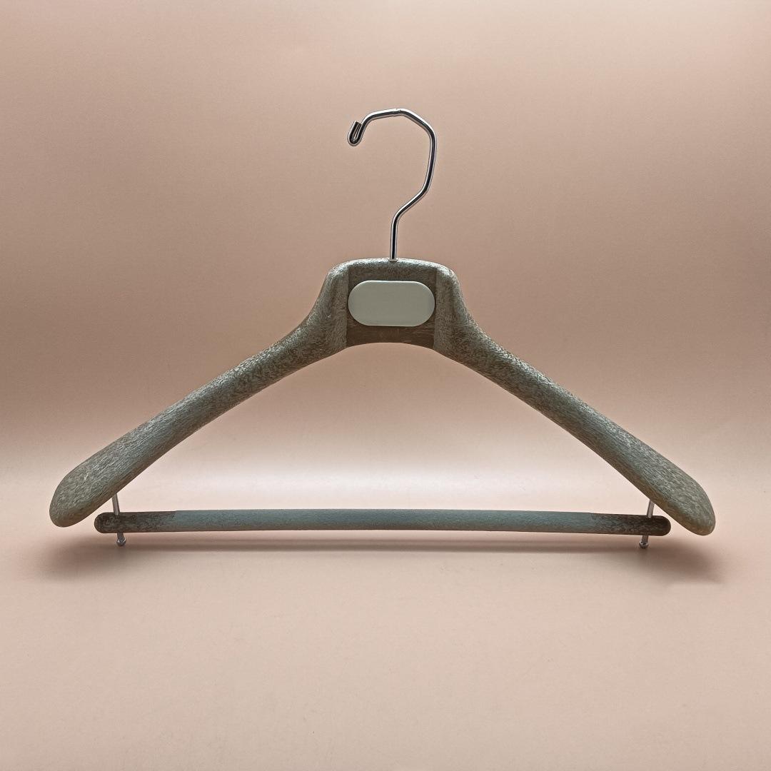 New Plastic Hangers With Metal Plate Logo