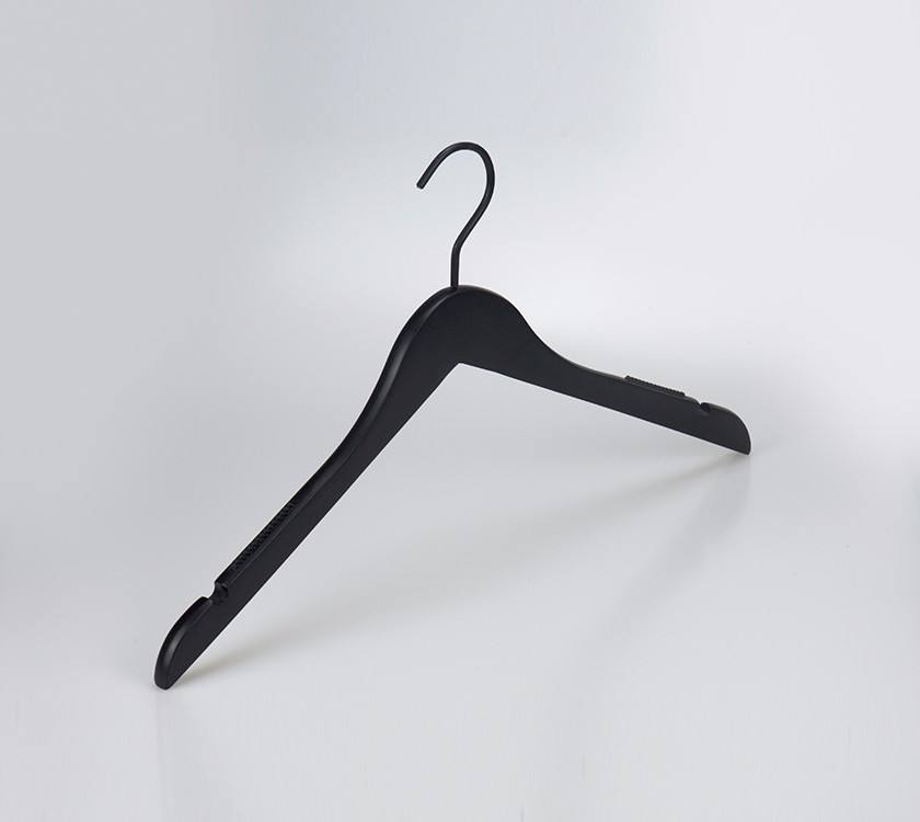 Luxury beechwood top hangers with anti-slip notches