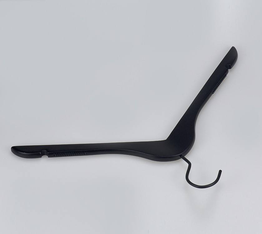 Luxury beechwood top hangers with anti-slip notches