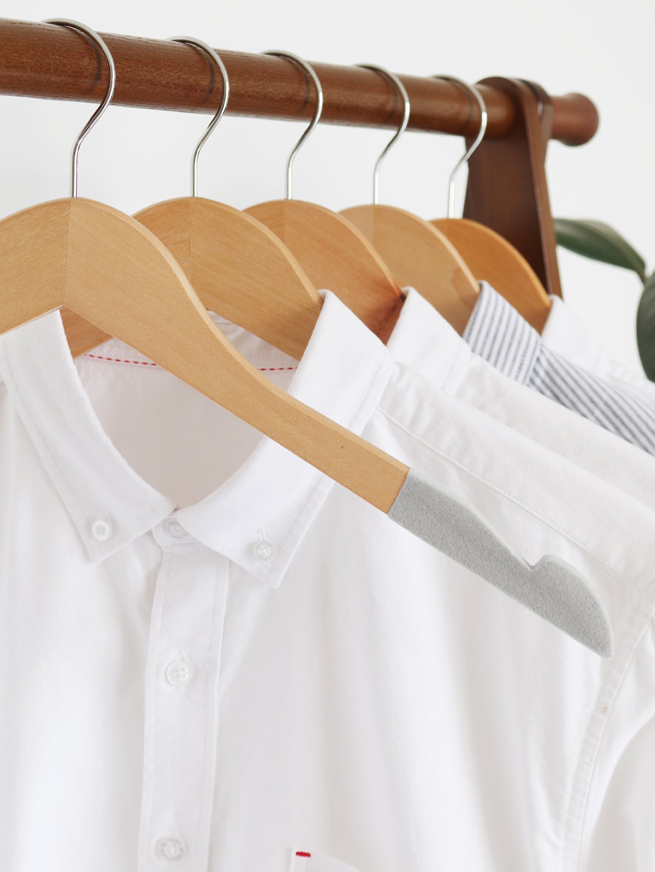 Natural wooden flocked shoulder anti-slip hanger
