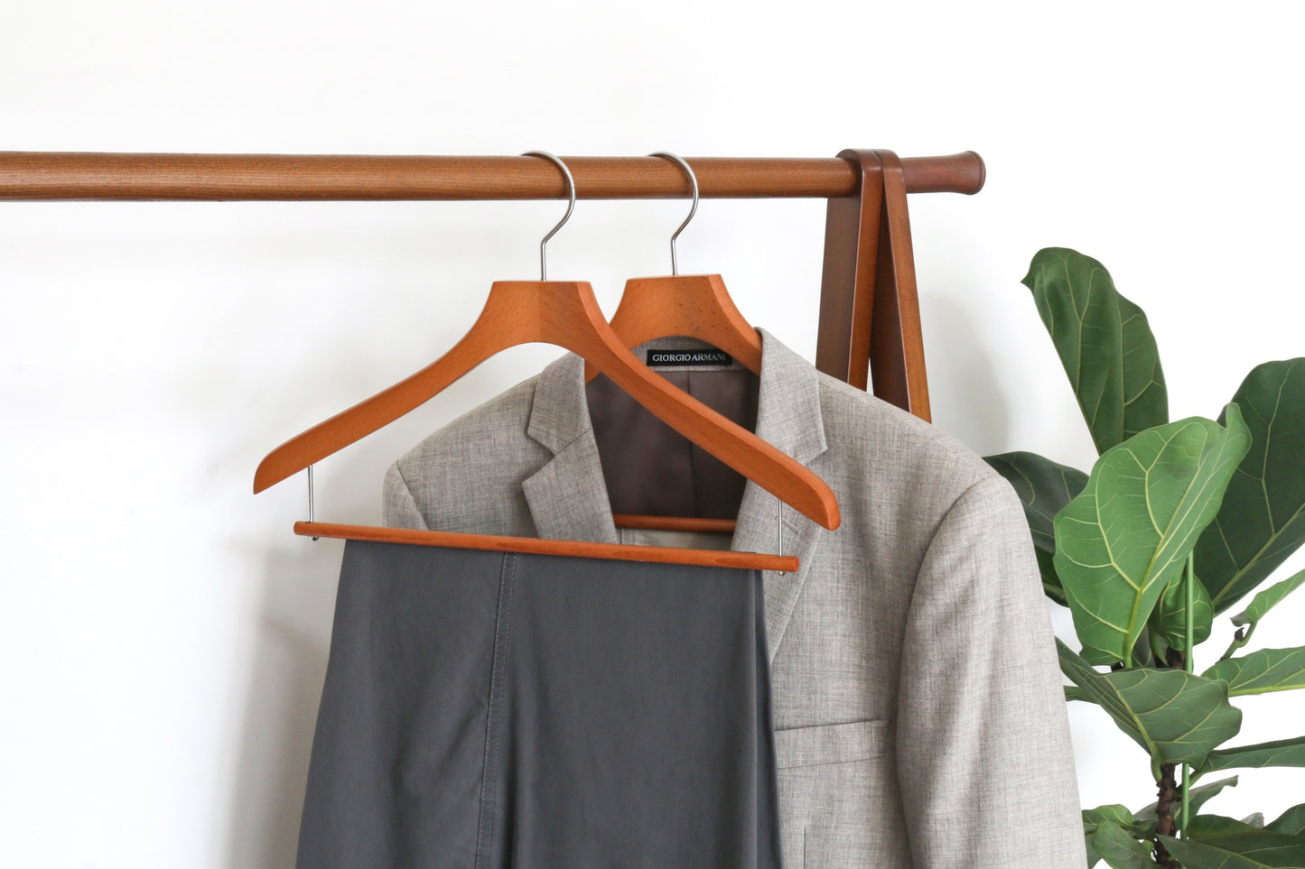 布のための注文の高級ブランドの木製のスーツのハンガーの木