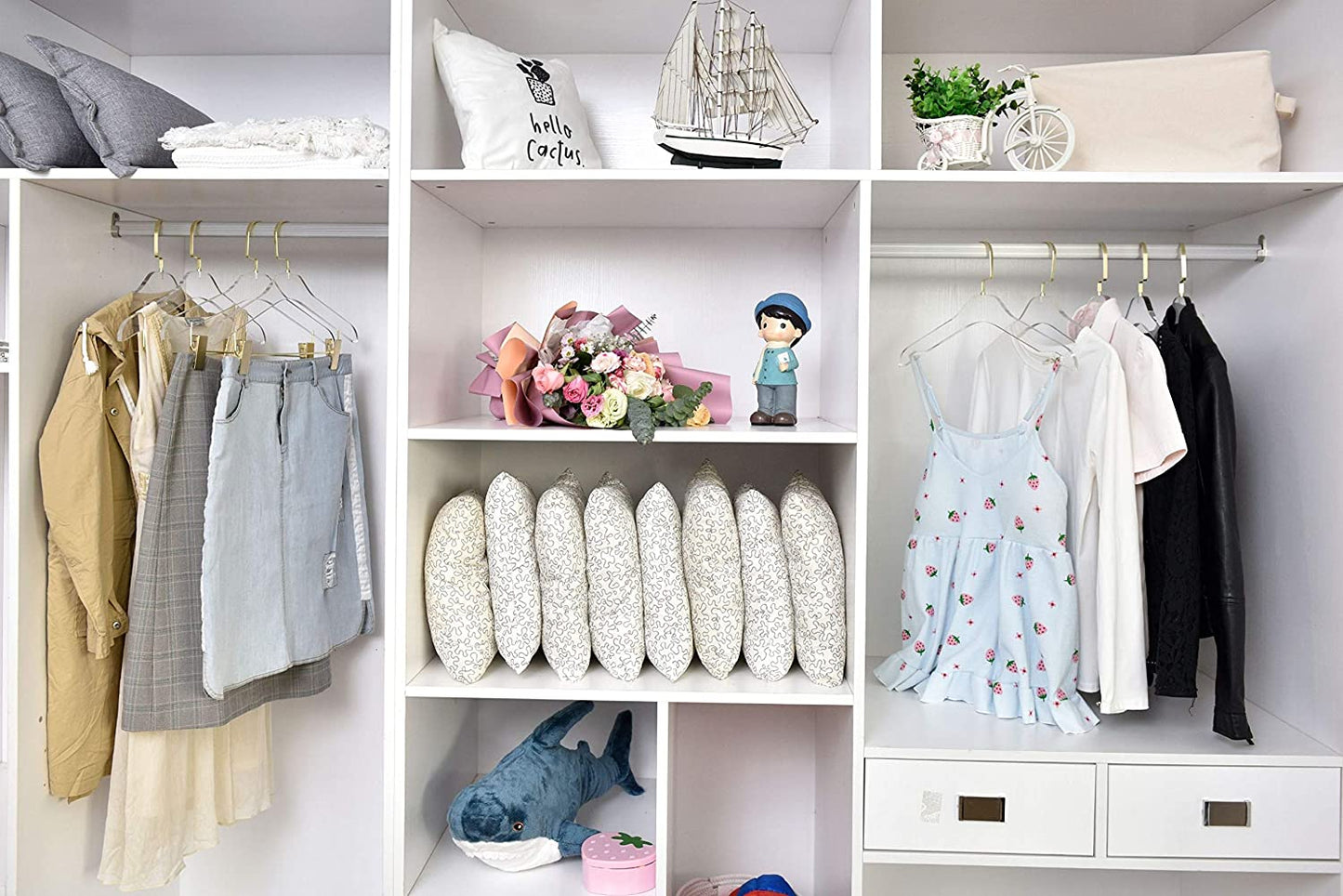 Luxury Clear Acrylic Coat Hanger With Wide Shoulder