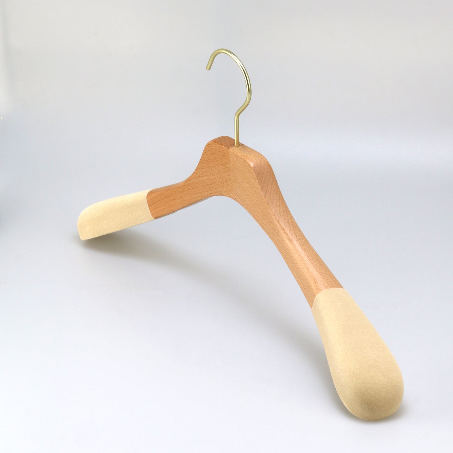 Beech Wood Hanger With Non-slip flocked Sholder For Man