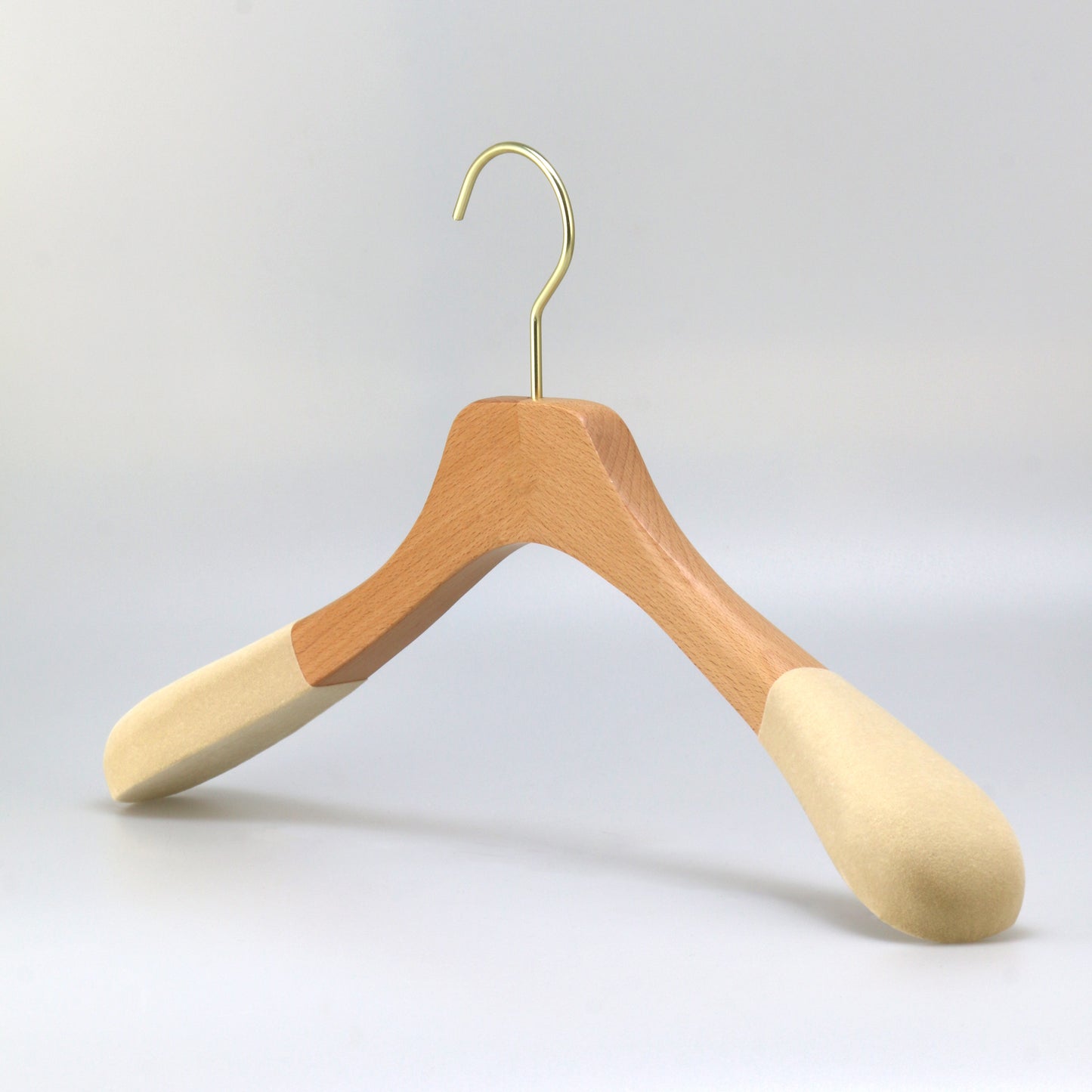 Beech Wood Hanger With Non-slip flocked Sholder For Man